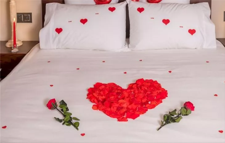 How to decorate the bedroom of the newlyweds